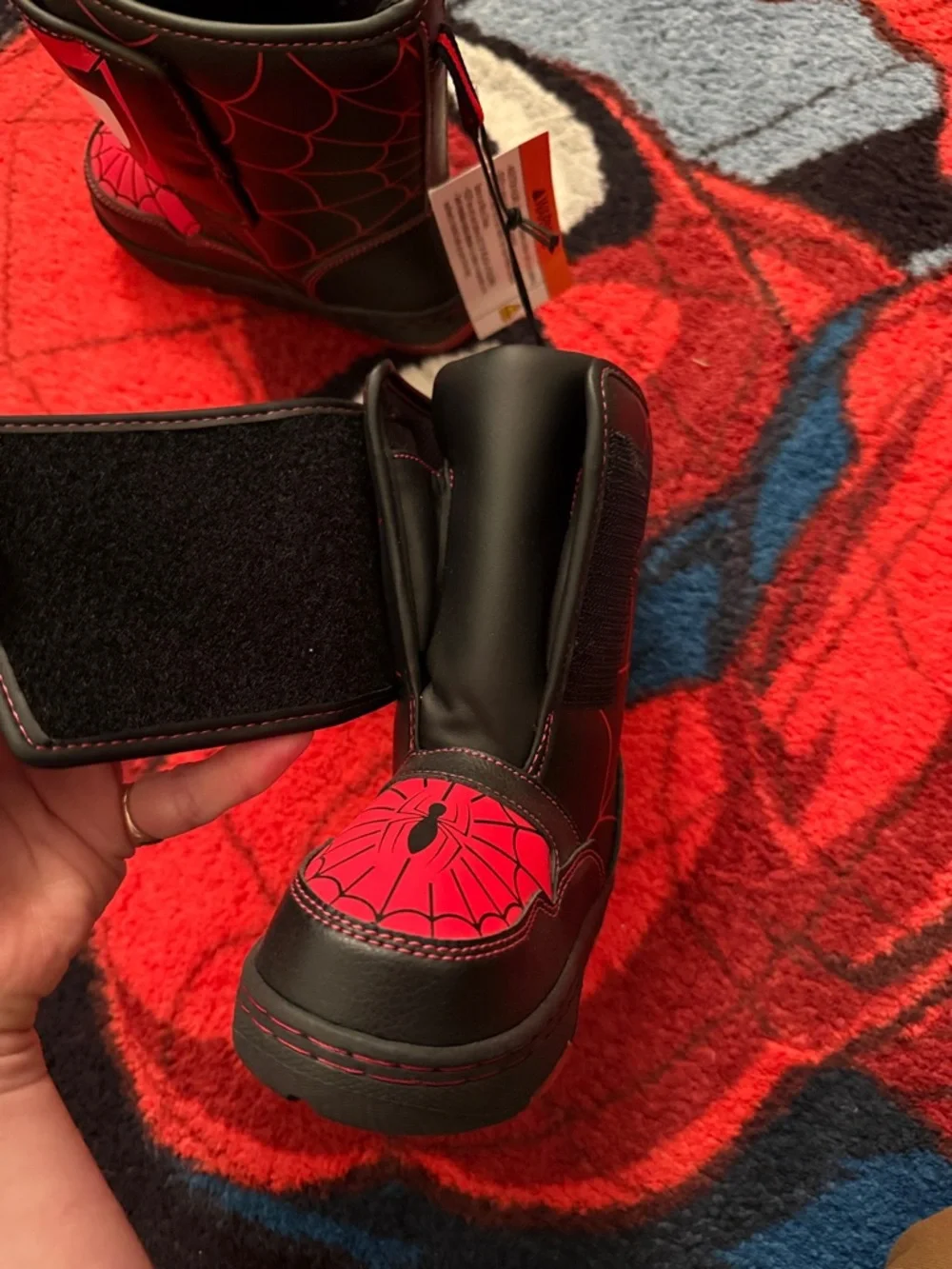 NWT • marvel • spiderman Velcro light up boots